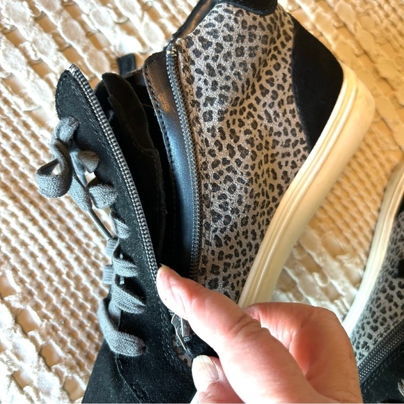 Blondo Waterproof Leather Sneakers. Size 8. - Picture 4 of 14